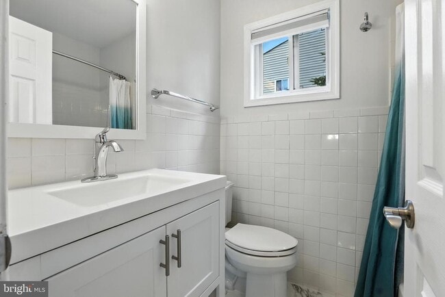 Building Photo - 4717 6th St NE