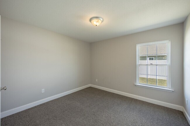 Building Photo - 7020 White Pine Ave
