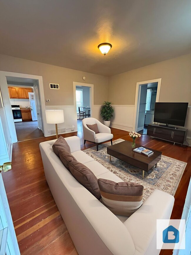 Building Photo - 613 N Cascade Ave