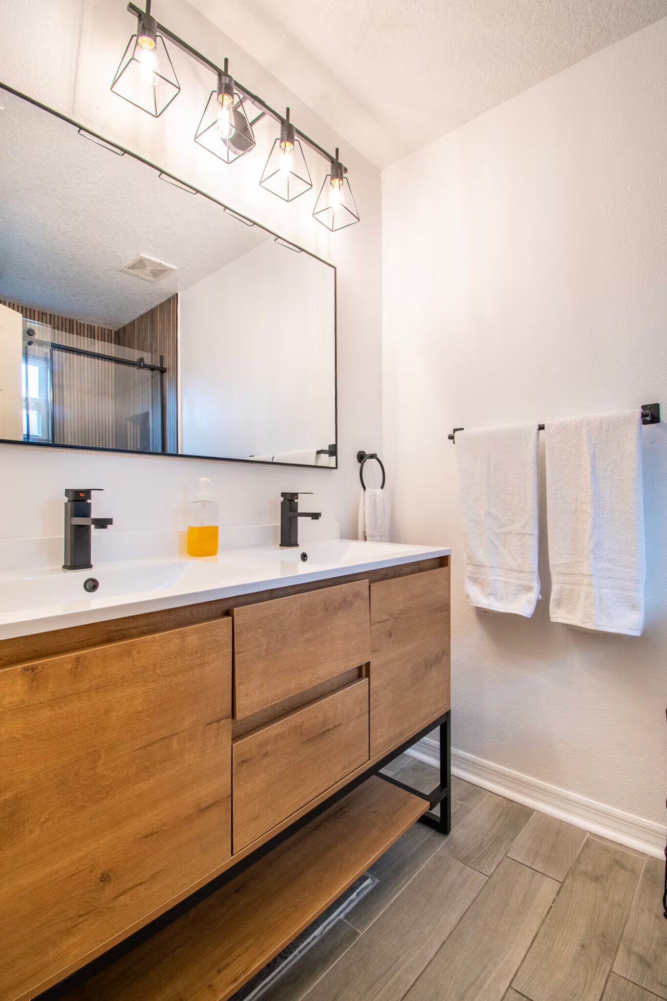 Building Photo - 3615 E Lambright St