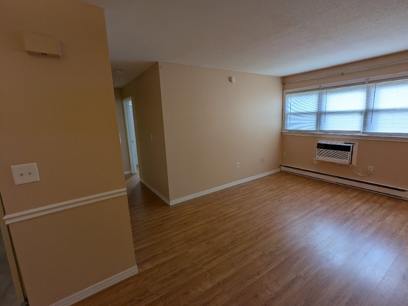 Building Photo - 12 Thompson Rd