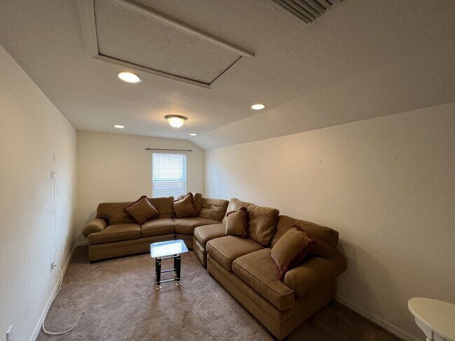Building Photo - "Spacious 4-Bedroom Lutz Home with Elegant...