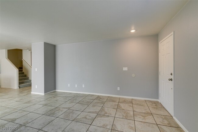 Building Photo - 523 Warminster Ave