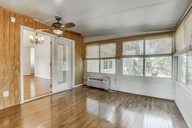 Building Photo - Modern Comfort and Convenience Await