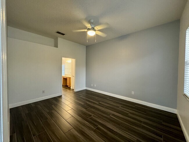 Building Photo - 11056 Dawnview Ln