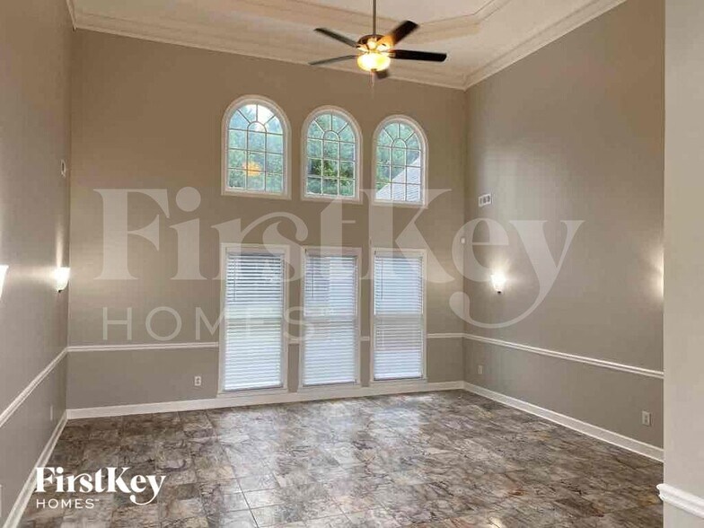 Building Photo - 1020 Forest Hills Dr SE