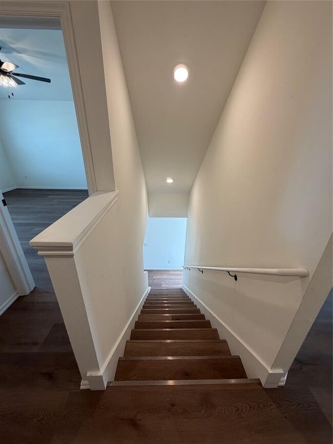 Building Photo - 201 E Main St