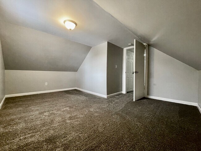 Building Photo - 1011-1013 Quarry Ave NW