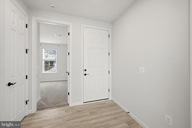 Building Photo - 102 Curtain Fall Dr