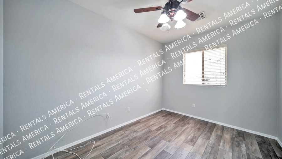 Building Photo - 410 W Corte Calza