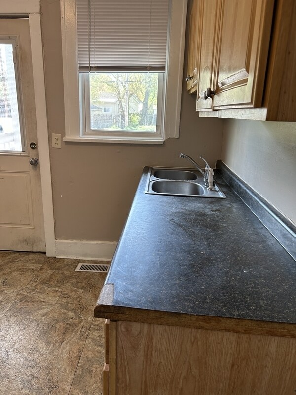Building Photo - 831 N 9th St