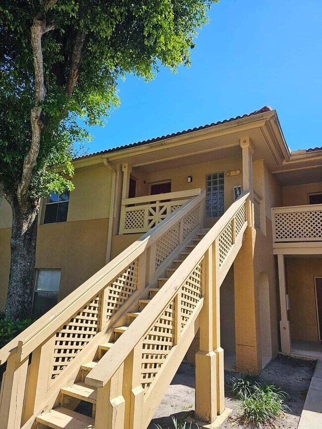 Building Photo - 4815 Via Palm Lakes