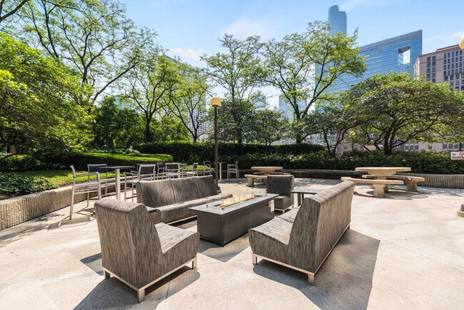 Building Photo - 10 E Ontario St