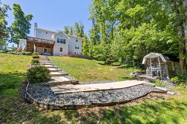 Building Photo - Gorgeous 5 Bed 3.5 Bathroom in Stafford, VA