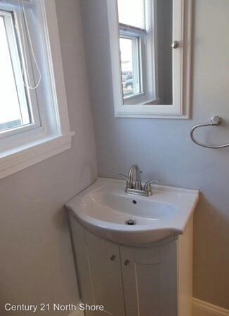 Building Photo - 5 Pearl St