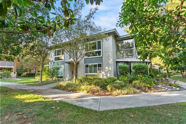 Building Photo - Updated Upper Level One Bedroom Condo in Laguna Woods!