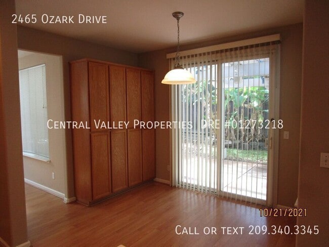 Building Photo - 2465 Ozark Dr