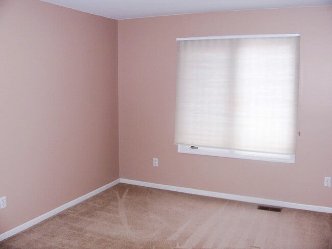 Building Photo - 45866 Fountain View Dr