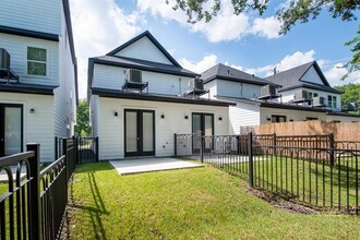 Building Photo - 3253 Real St