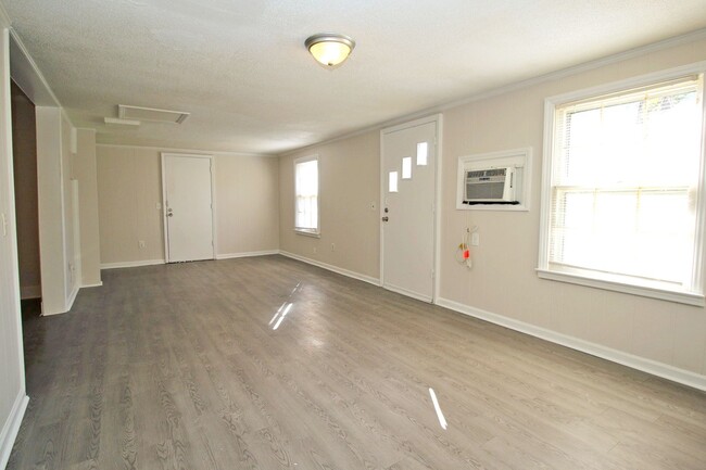 Building Photo - PRE-LEASING for 2025! 3 Bedroom, 2 Bath - ...