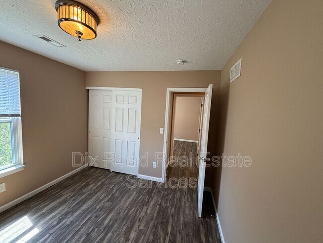 Building Photo - 2497 Deercove Ct.