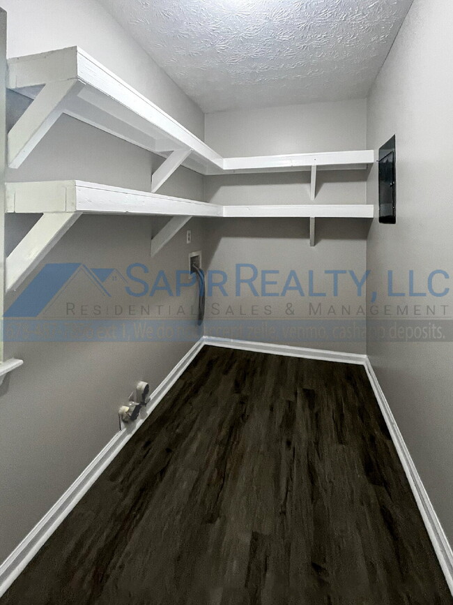 Building Photo - 106 Springwood Valley Rd