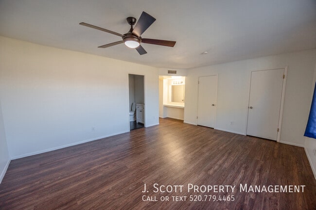 Building Photo - 1618 E Dunbar Dr