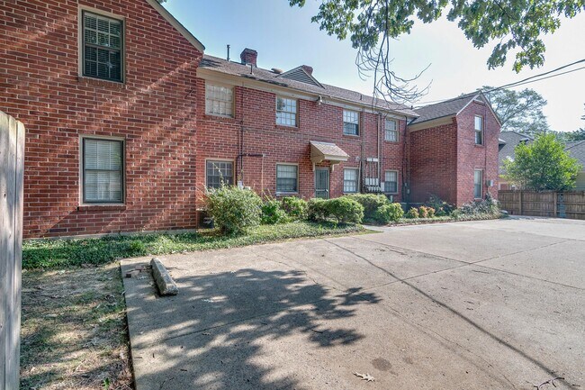 Building Photo - 1885 Peabody Ave