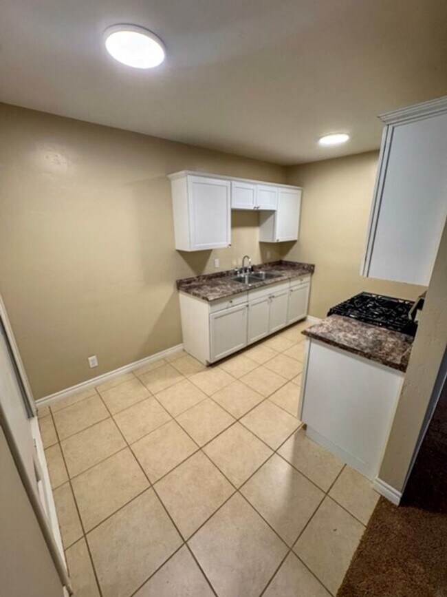 Building Photo - Charming 2 Bed 2 Bath Duplex Home on Large Fenced Lot in Menifee for Lease!