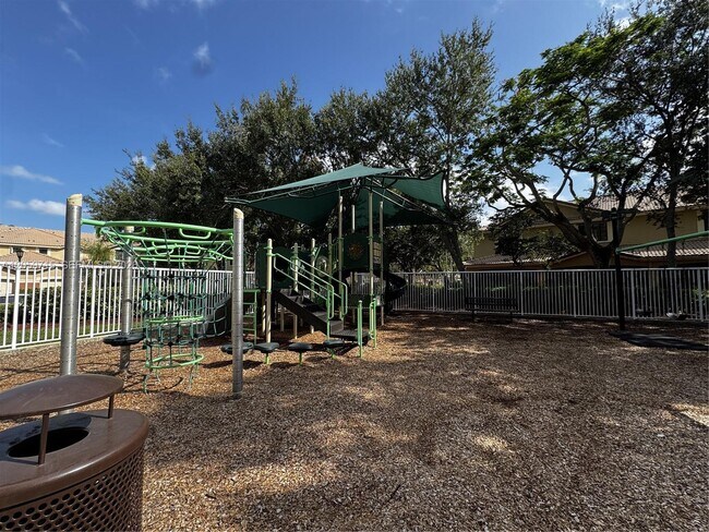 Building Photo - 3919 Tree Top Dr