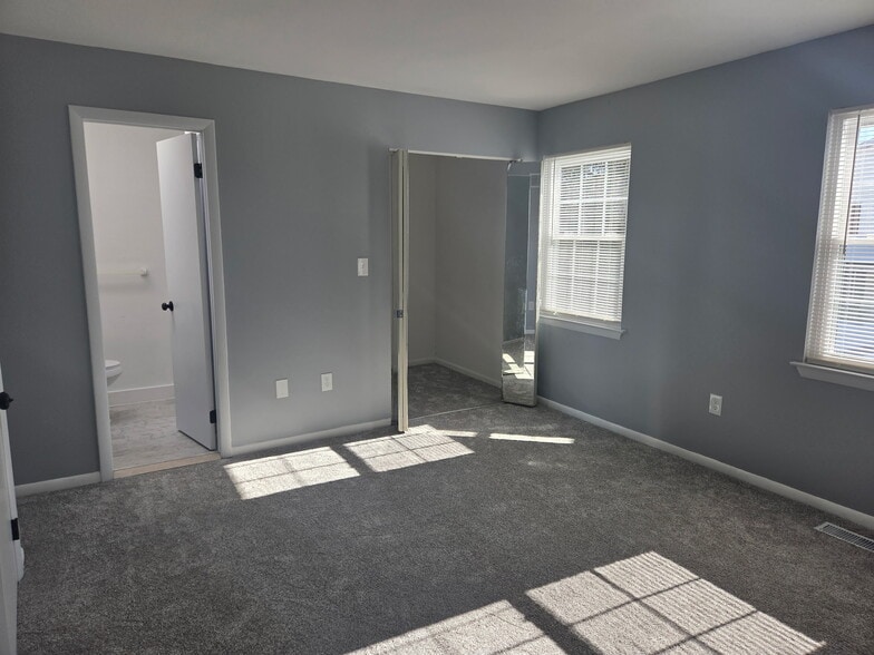 Building Photo - 104 Laurel Ct