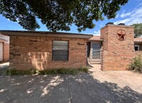 Building Photo - Cute 2\1 Duplex in Whisperwood