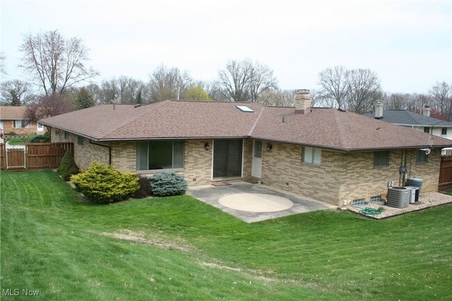 Building Photo - 300 Calvin Dr