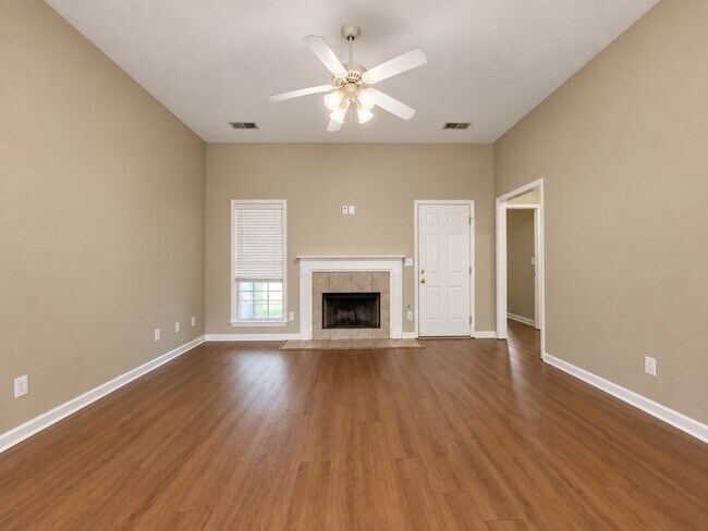 Building Photo - 6107 Blackstone Dr
