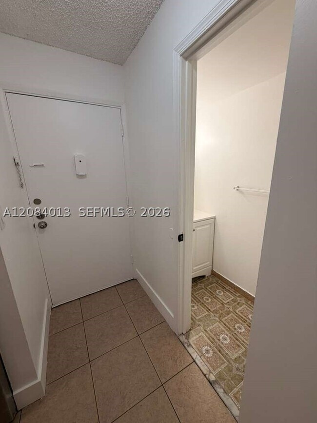 Building Photo - 1255 W 53rd St