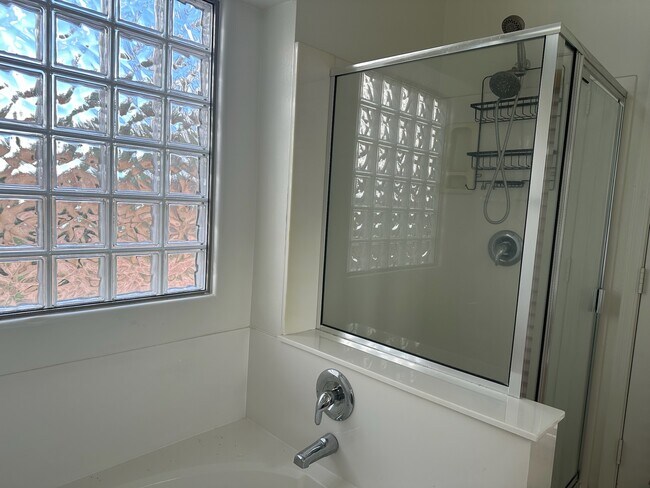 Building Photo - The Love Road House