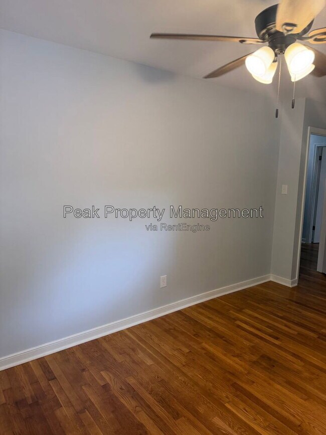 Building Photo - 2119 Woodmont Dr