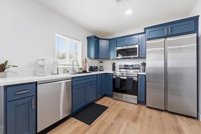 Building Photo - 1548 N Upland Cir