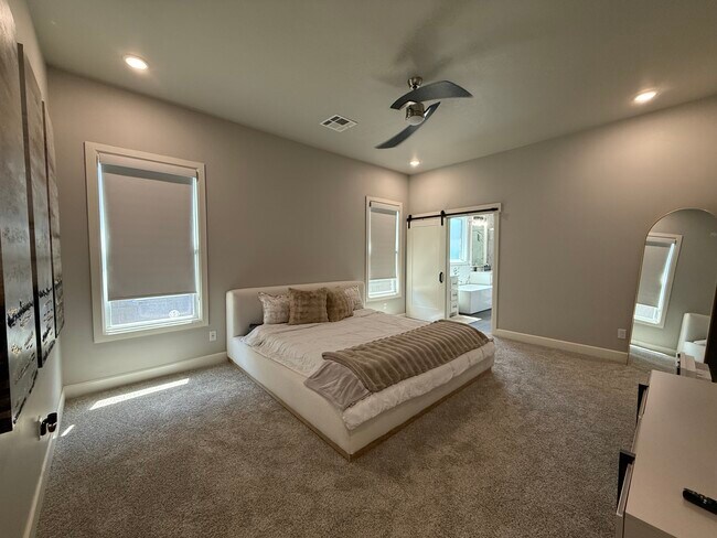 Building Photo - 15409 Caspian Ln