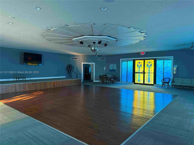 Building Photo - 5141 W Oakland Park Blvd