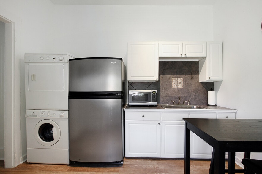 Kitchen - 7602 Burthe St