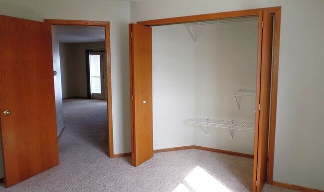 Building Photo - $1,025 | 2 Bedroom, 1 Bathroom Condo | No ...