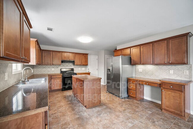 Building Photo - 6033 Riverwood Dr