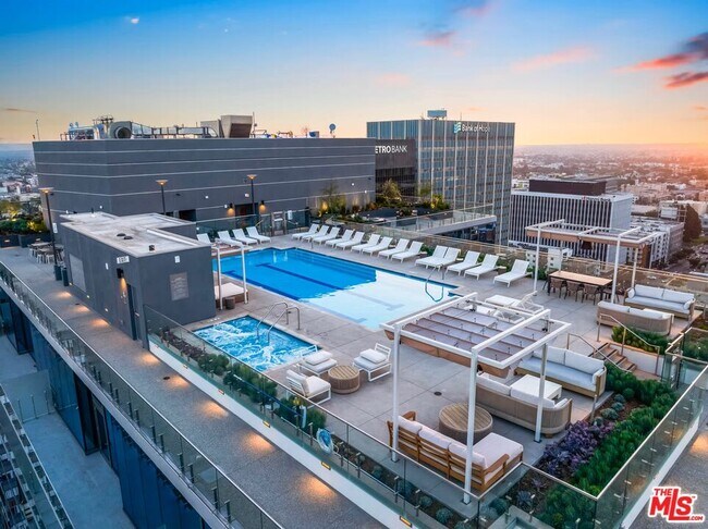 Building Photo - 3545 Wilshire Blvd