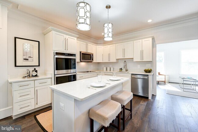 Building Photo - 5905 Eads St NE