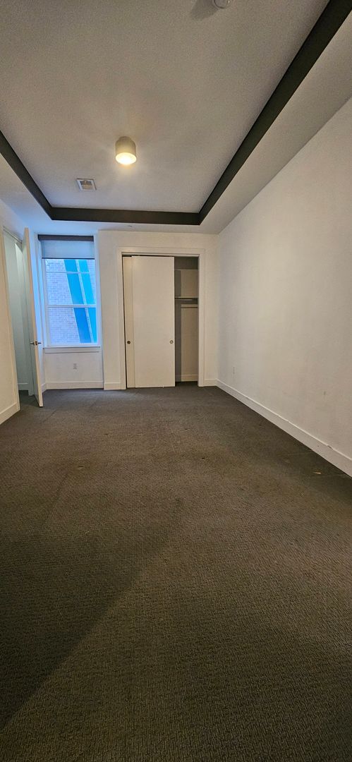 Building Photo - Congress Park High Rise Living! Huge Main Floor 2 Bed 2 Bath