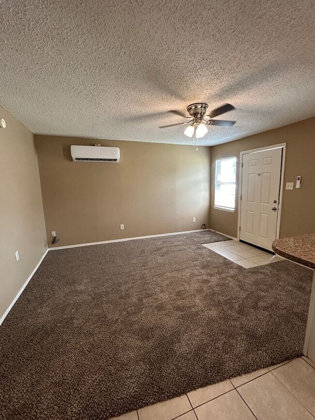 Building Photo - 6202 1/2 NW Elm Ave.