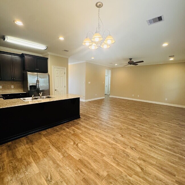 Building Photo - Spacious Duplex Now Available in Orange, TX!