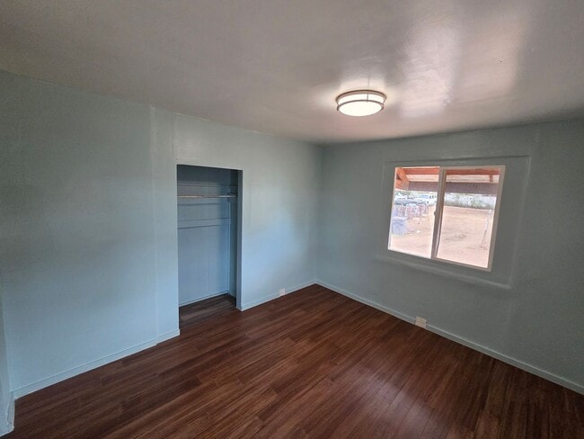 Building Photo - Spacious 2 Bedroom | 1 Bath Duplex