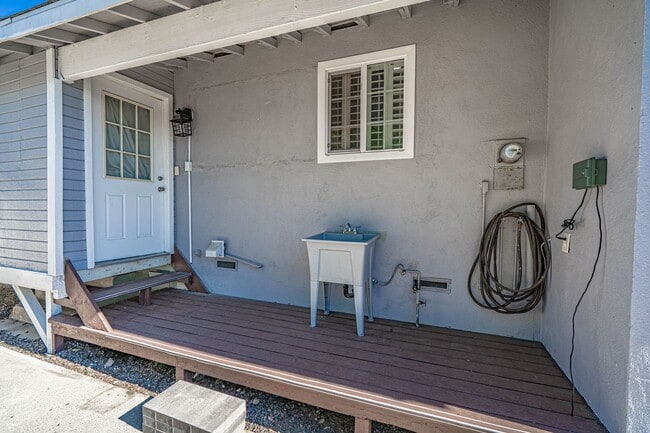 Building Photo - Charming 3-Bedroom Home for Rent in La Crescenta!
